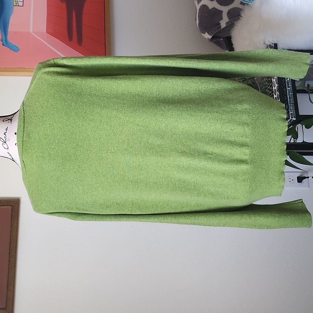 Lafayette 148 NYC Cashmere Deep V-neck sweater - Picture 2 of 5